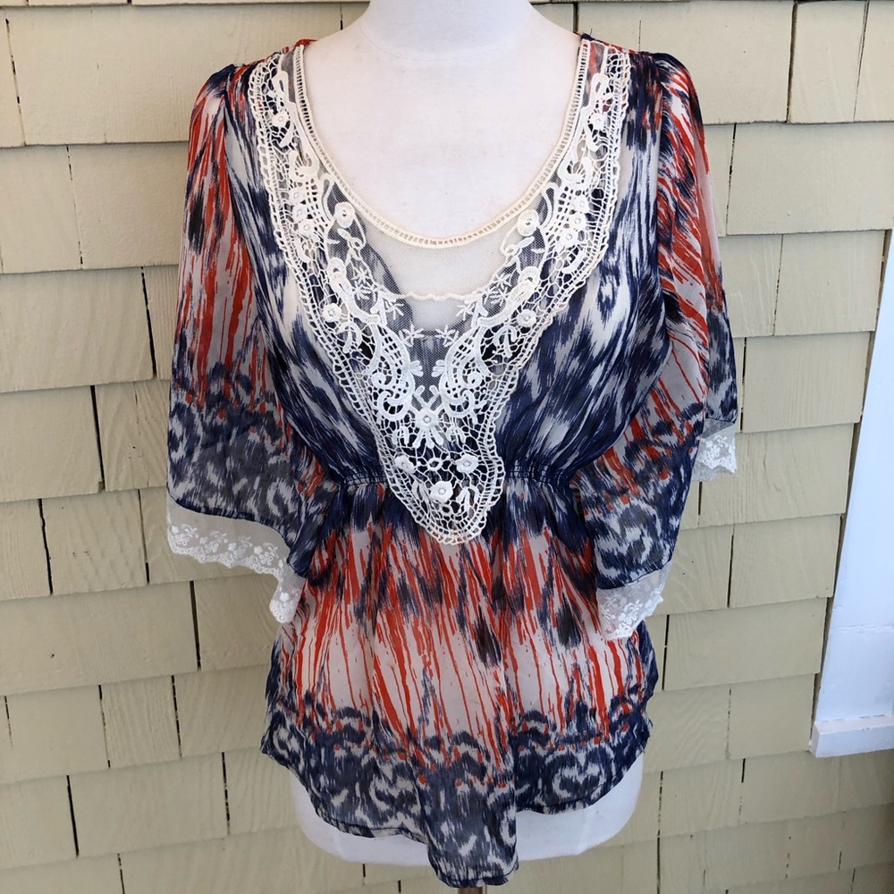 Lulumari lace vneck shirt size small EUC